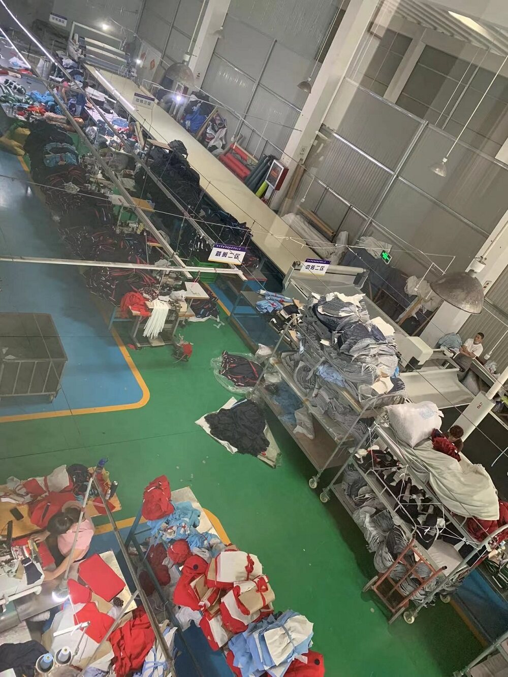 荆棘鸟校服工厂参观实拍 品质与责任织就的青春色彩